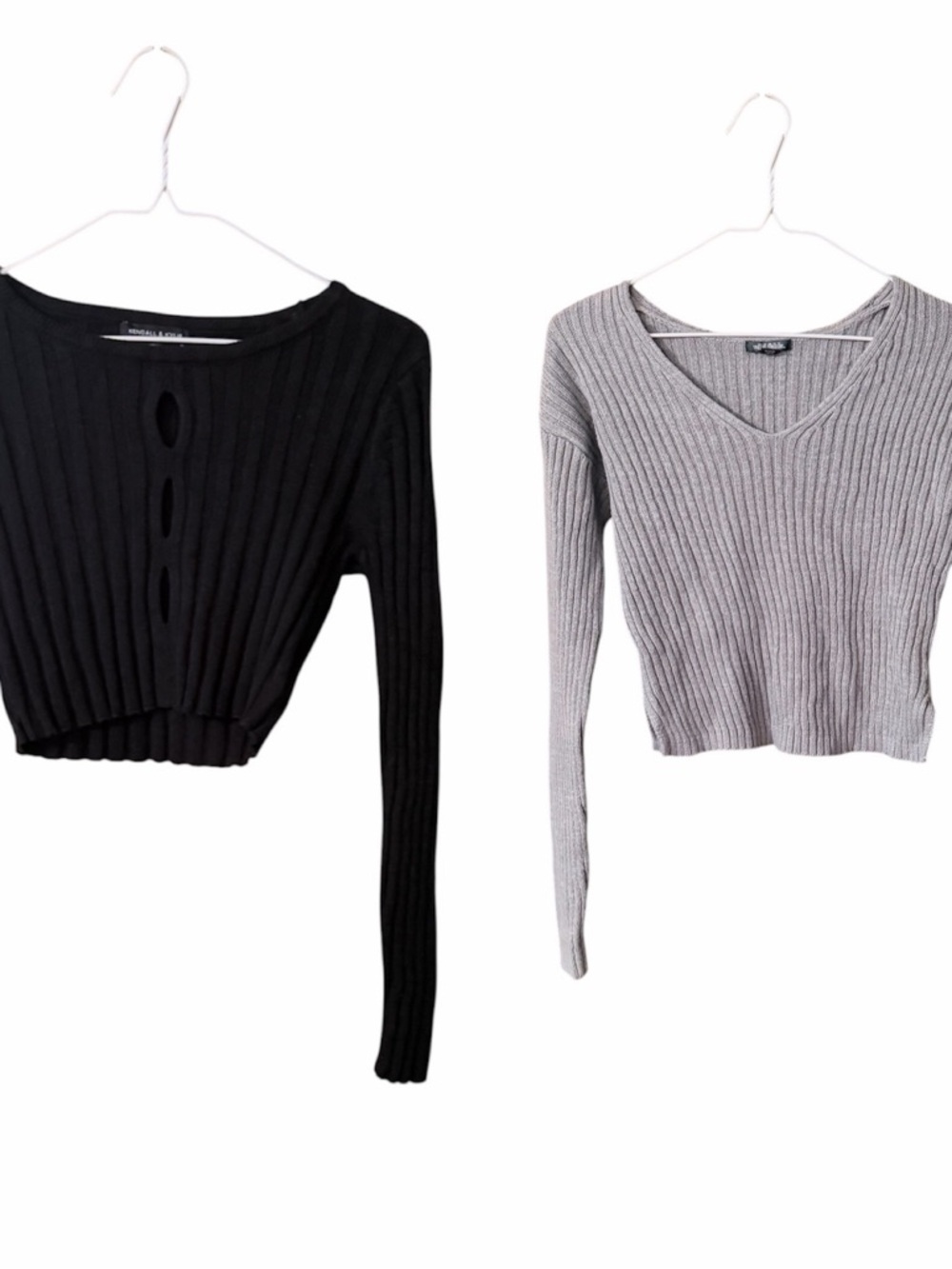 Bundle of 2 Women's Ribbed V-Neck‎ Sweaters in Black and Light Gray